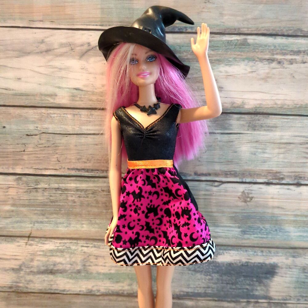 2014 Barbie Halloween Party Witch Doll Hat Dress Necklace Mattel